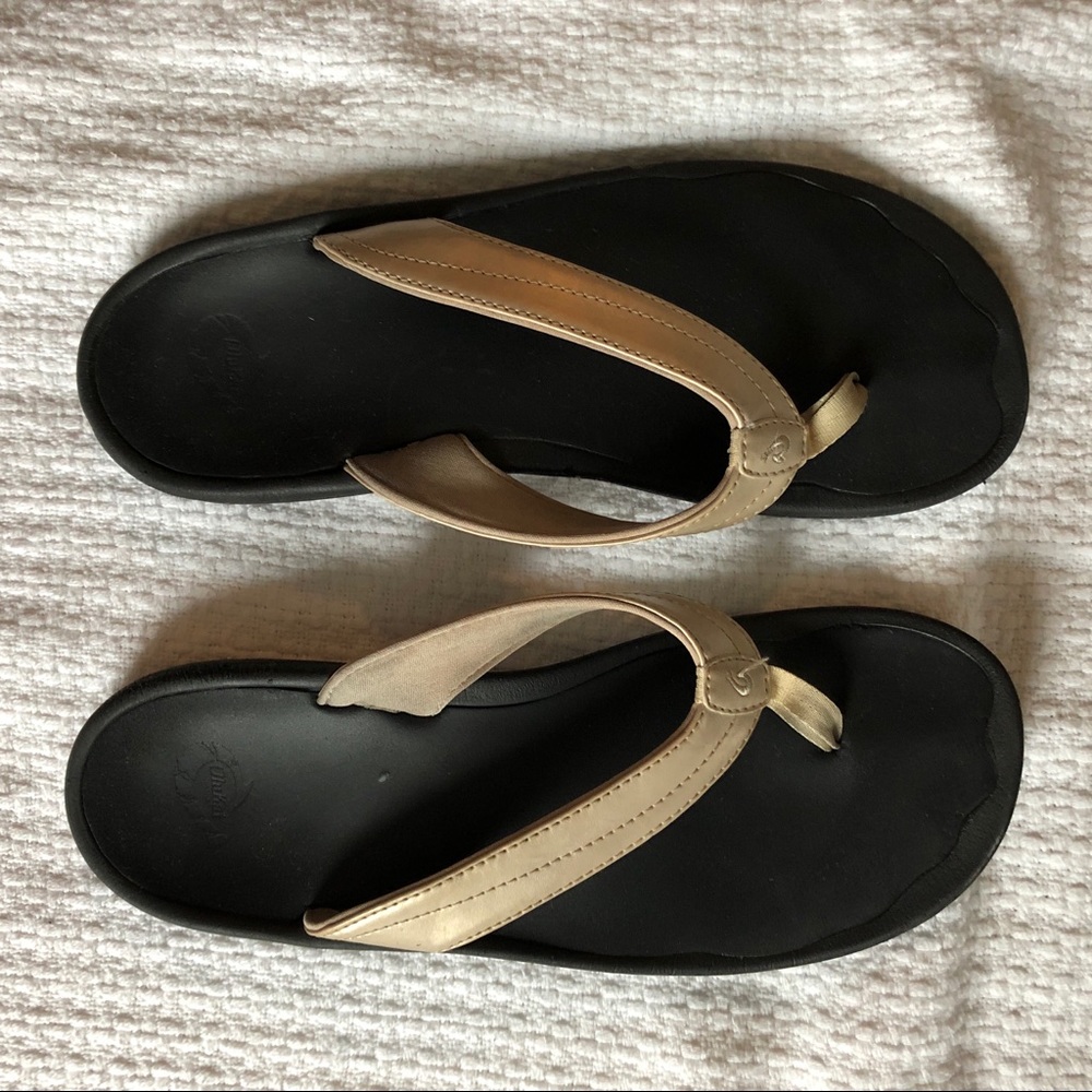 OluKai Women’s sandals